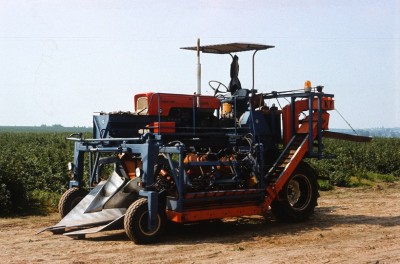 Kombajn KPS-3 ŁOŚ podczas testów w NRD